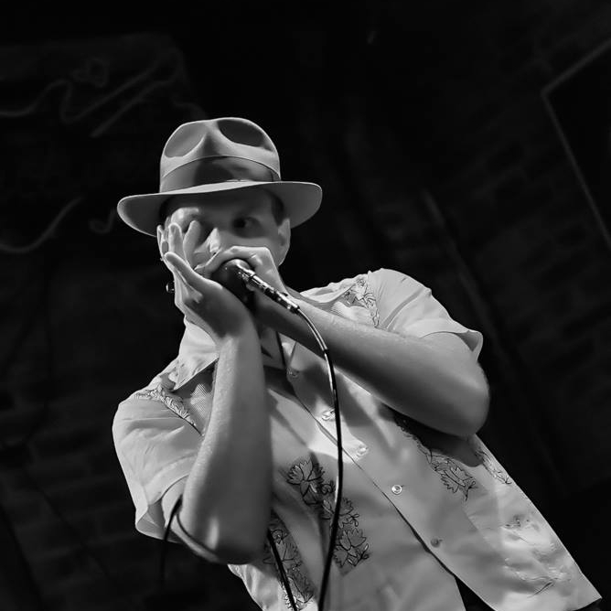 Harmonica man Matt Prozialeck shines as member of Erin Harpe & The
